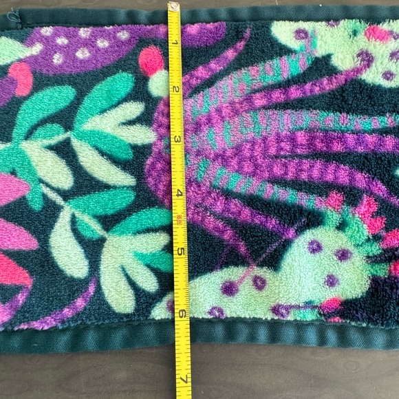 Floral Patterned Makeup Eraser - Picture 2 of 4